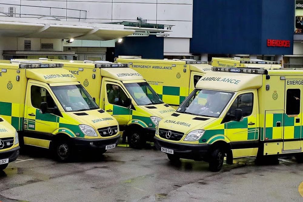 NHS 999 staff quitting and suffering burnout over ‘pressure’ of calls – research