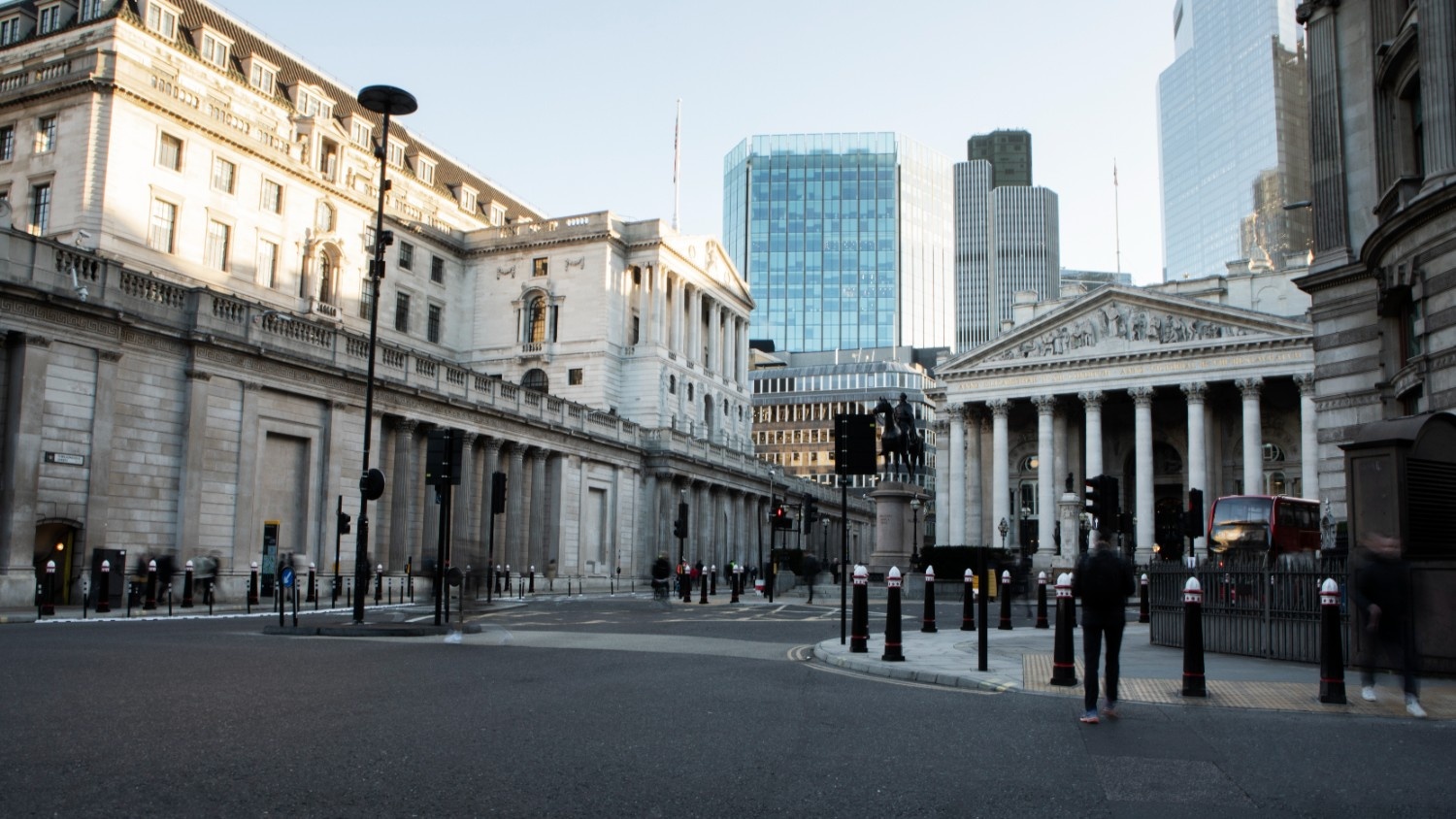 UK Firms Hire Contractors Instead of Employees to Cut Tax Bills