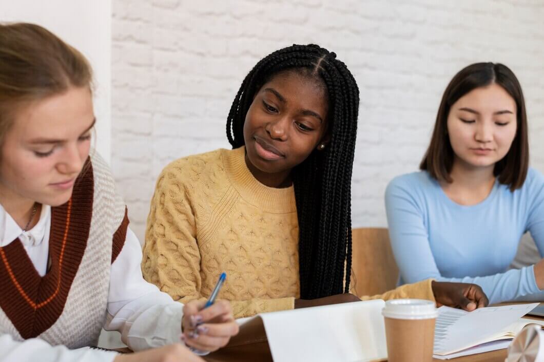 Number of international students applying for university courses in UK rises