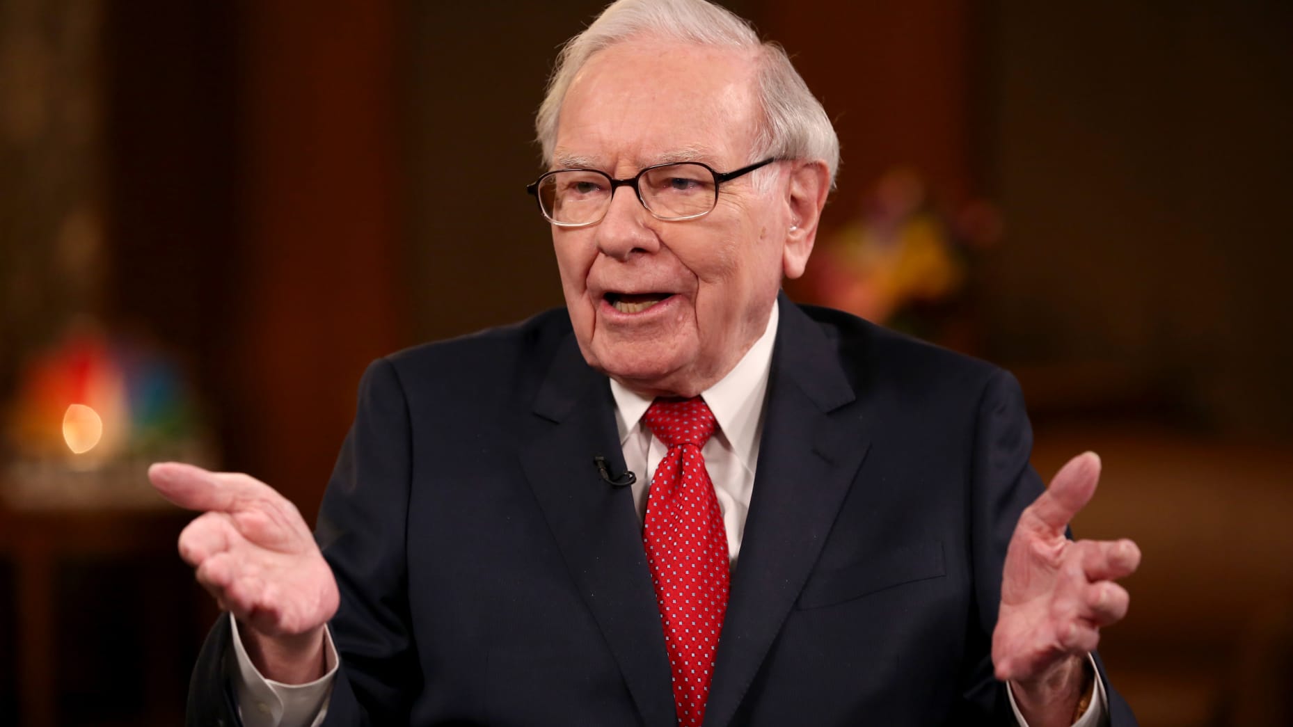 Warren Buffett Pointed Out 1 Clear Sign to Spot Someone With Good Leadership Skills